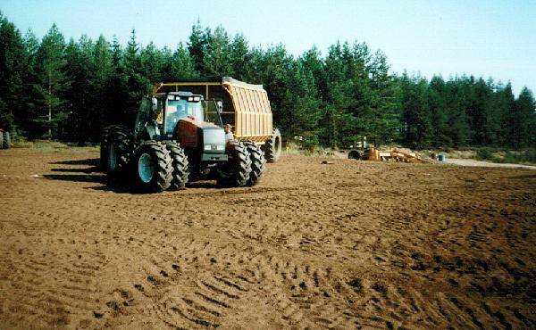 Varikolta..3
Siinä on 8400 ja lepakot parkissa.. kesä-97..?
Avainsanat: Jokke2