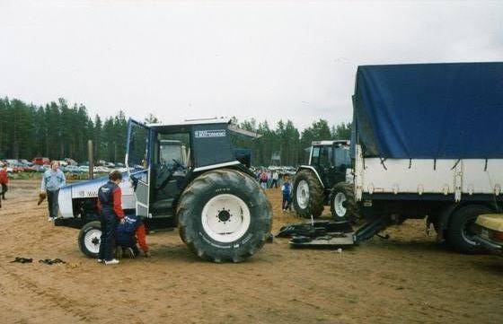 valmet 805
onkohan toi sama 805 millä vejetään vieläki? kuva 90 luvun alusta kalajoelta.
Avainsanat: valmet 805