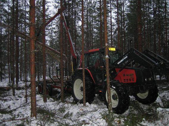 Valmet 6400 + HandMade kuormain kärry Mk 16
rankaa ens talavexi
Avainsanat: valmet metsäkärry