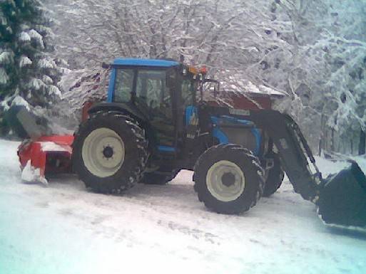 Valtra a95+esko252
Valtra tulossa auraus keikalta.
Avainsanat: valtra esko