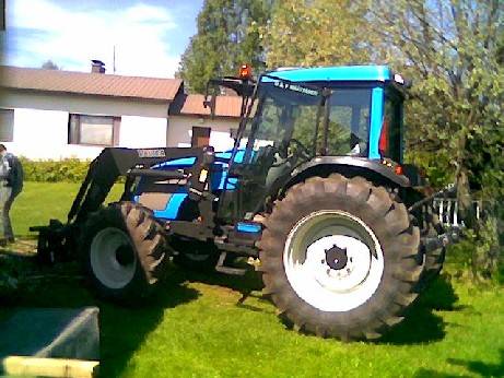 Valtra a95
Valtra a 95 puita ajamassa
Avainsanat: valtra