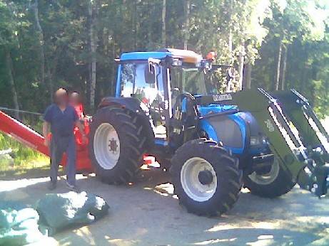 valtra a95+hakkipilke
Valtra puita pilkkomassa
Avainsanat: valtra a95