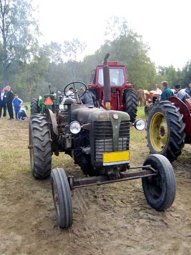 Zetor (luult. 25 A)
Kuvattu Hyvinkäällä "Rauta & Petrooli"-näyttelyssä
